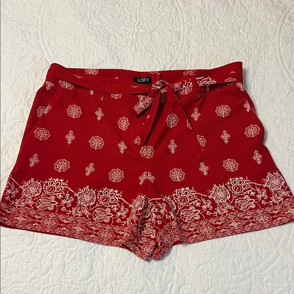 Ann Taylor Pants - Ann Taylor Red Patterned Shorts Size 4 with Belt and Pockets
